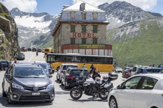Le célèbre hôtel Belvédère, en juillet, construit par la famille Seiler en 1882